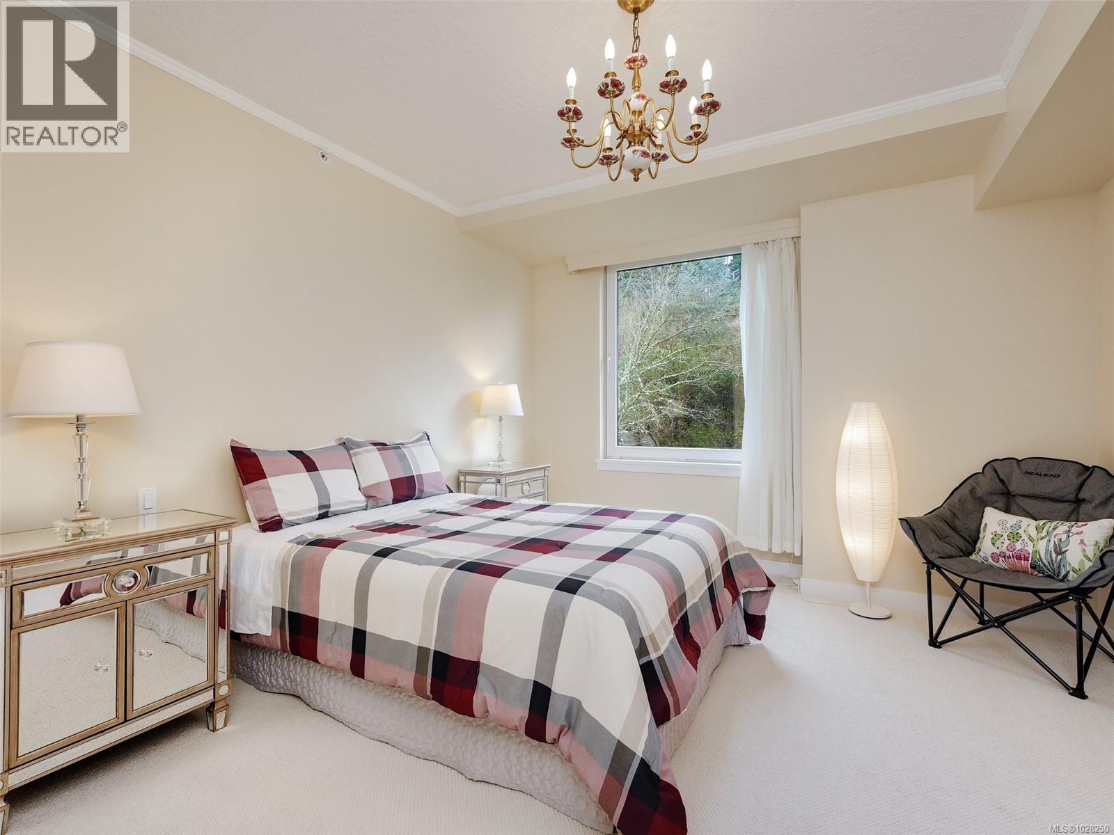 303 5350 Sayward Hill Crescent, Saanich