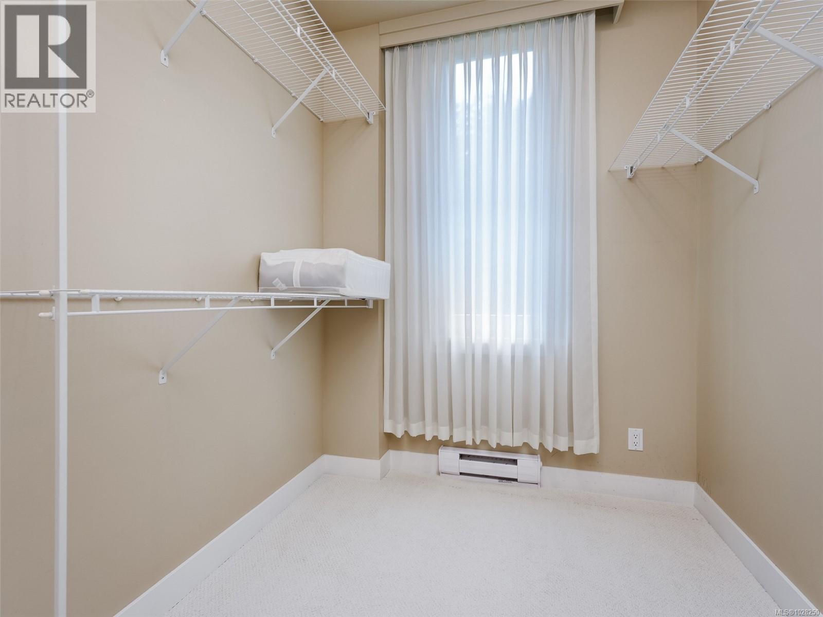 303 5350 Sayward Hill Crescent, Saanich