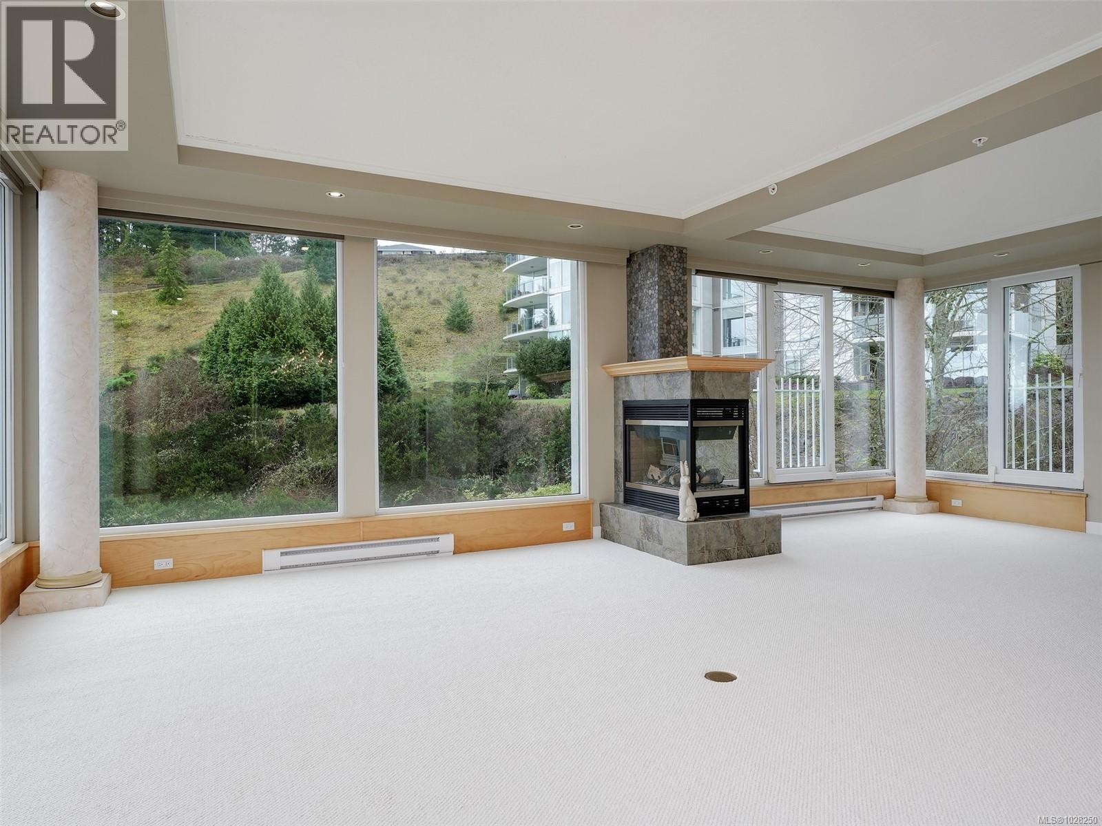 303 5350 Sayward Hill Crescent, Saanich