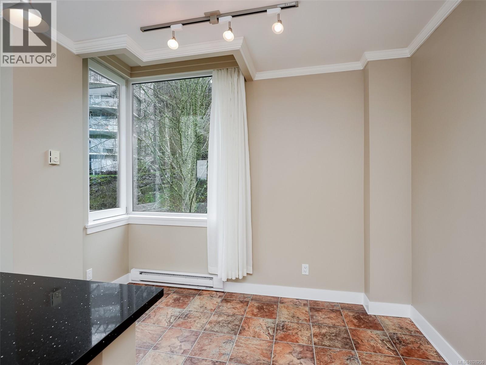 303 5350 Sayward Hill Crescent, Saanich