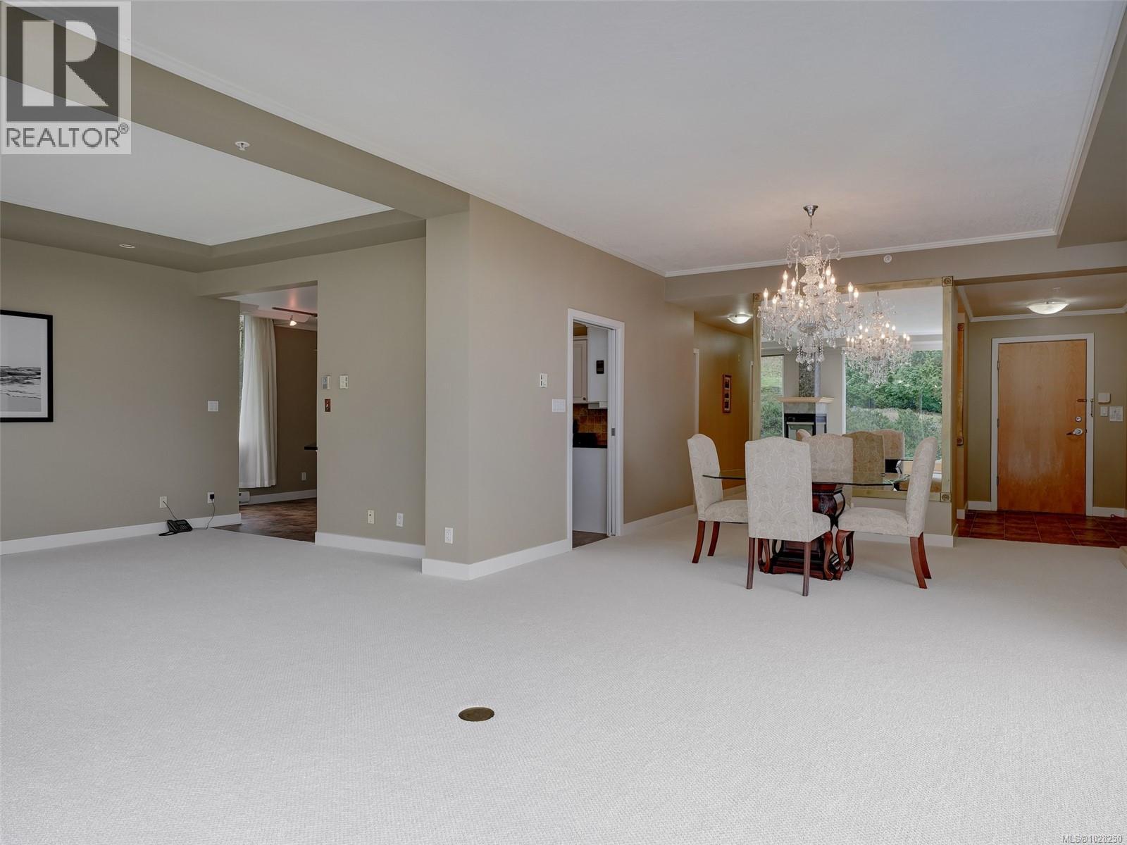 303 5350 Sayward Hill Crescent, Saanich