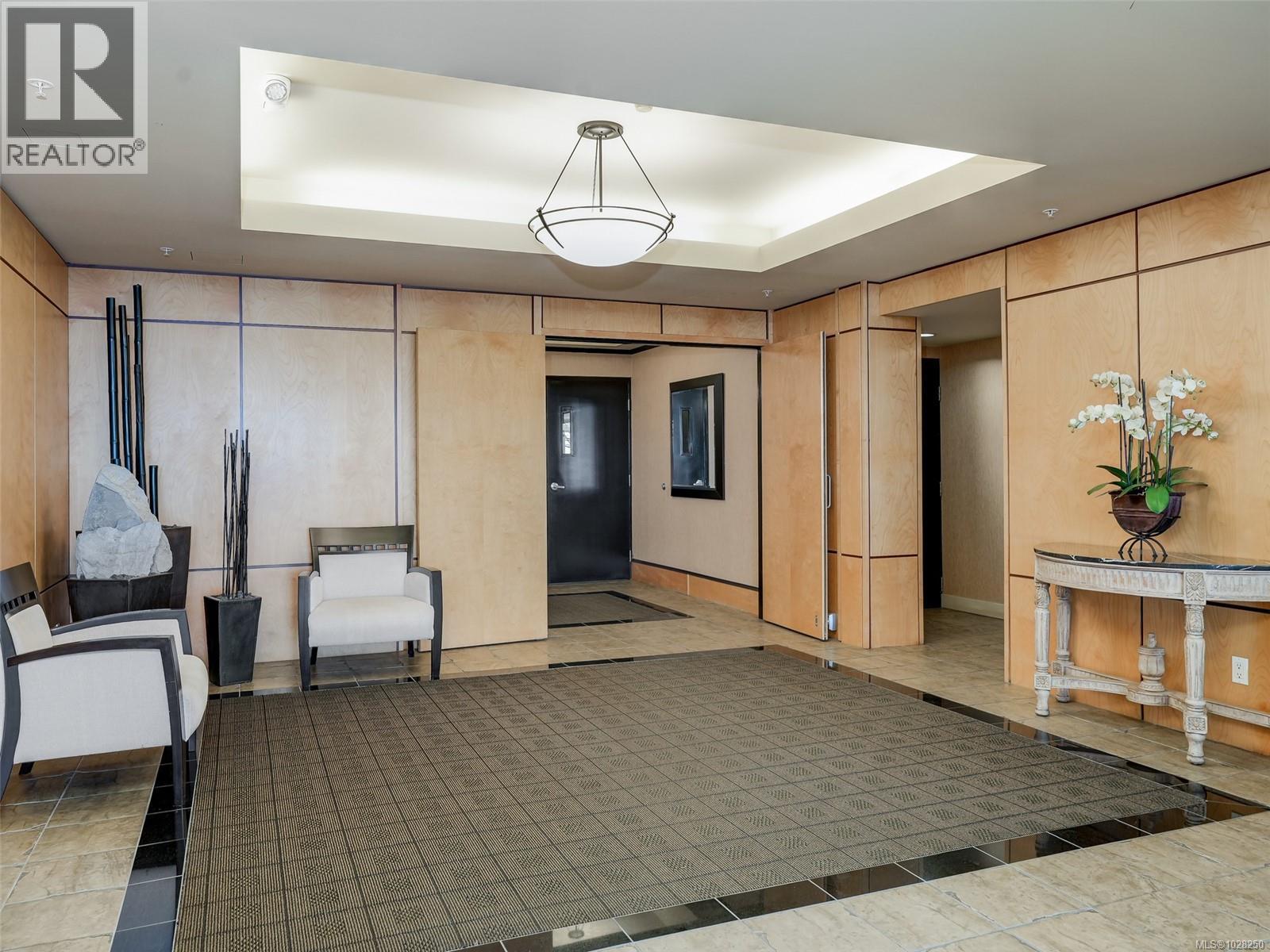 303 5350 Sayward Hill Crescent, Saanich