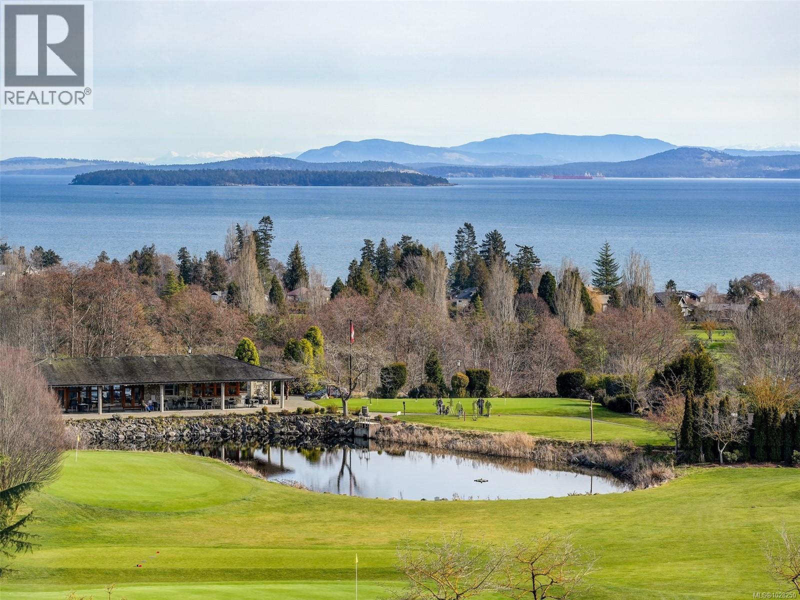 303 5350 Sayward Hill Crescent, Saanich