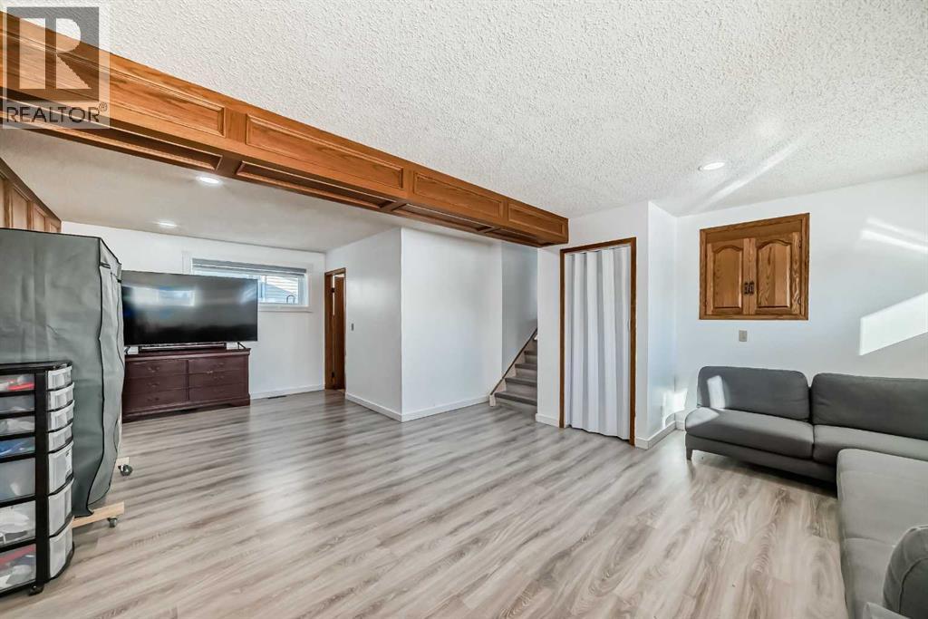 Single Family House 4 Level for Sale in  Whiteridge Way NE Whitehorn Calgary 