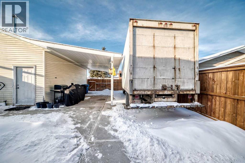 Single Family House 4 Level for Sale in  Whiteridge Way NE Whitehorn Calgary 