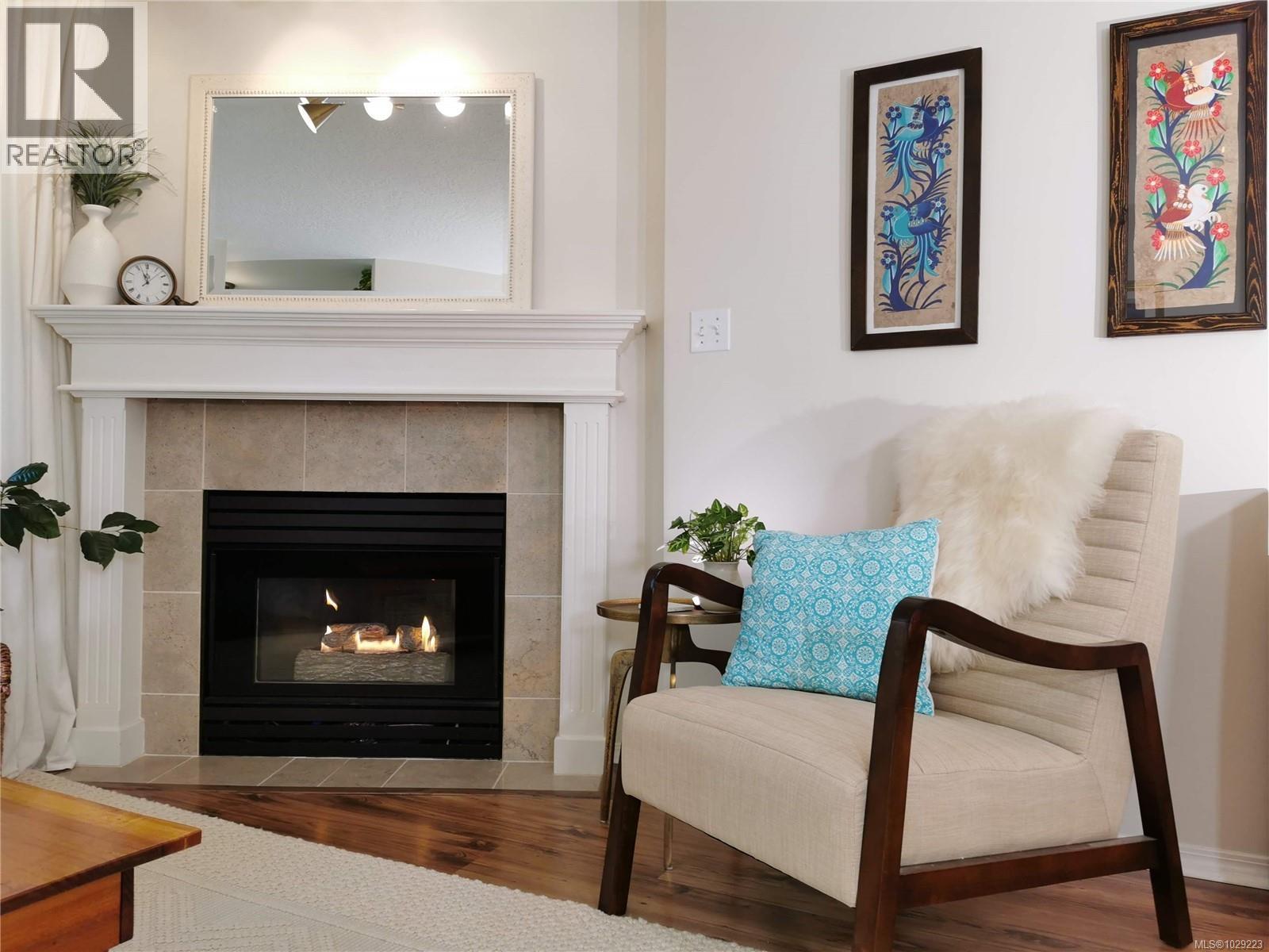 304 494 Marsett Place, Saanich