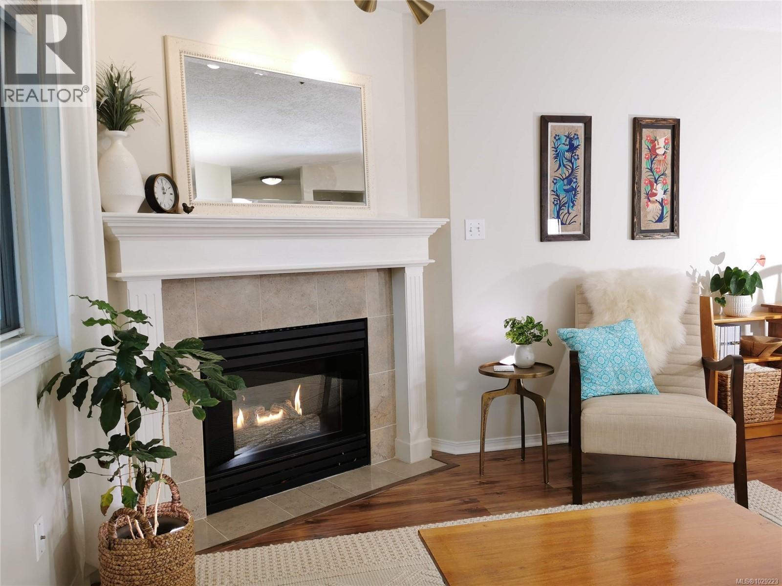 304 494 Marsett Place, Saanich