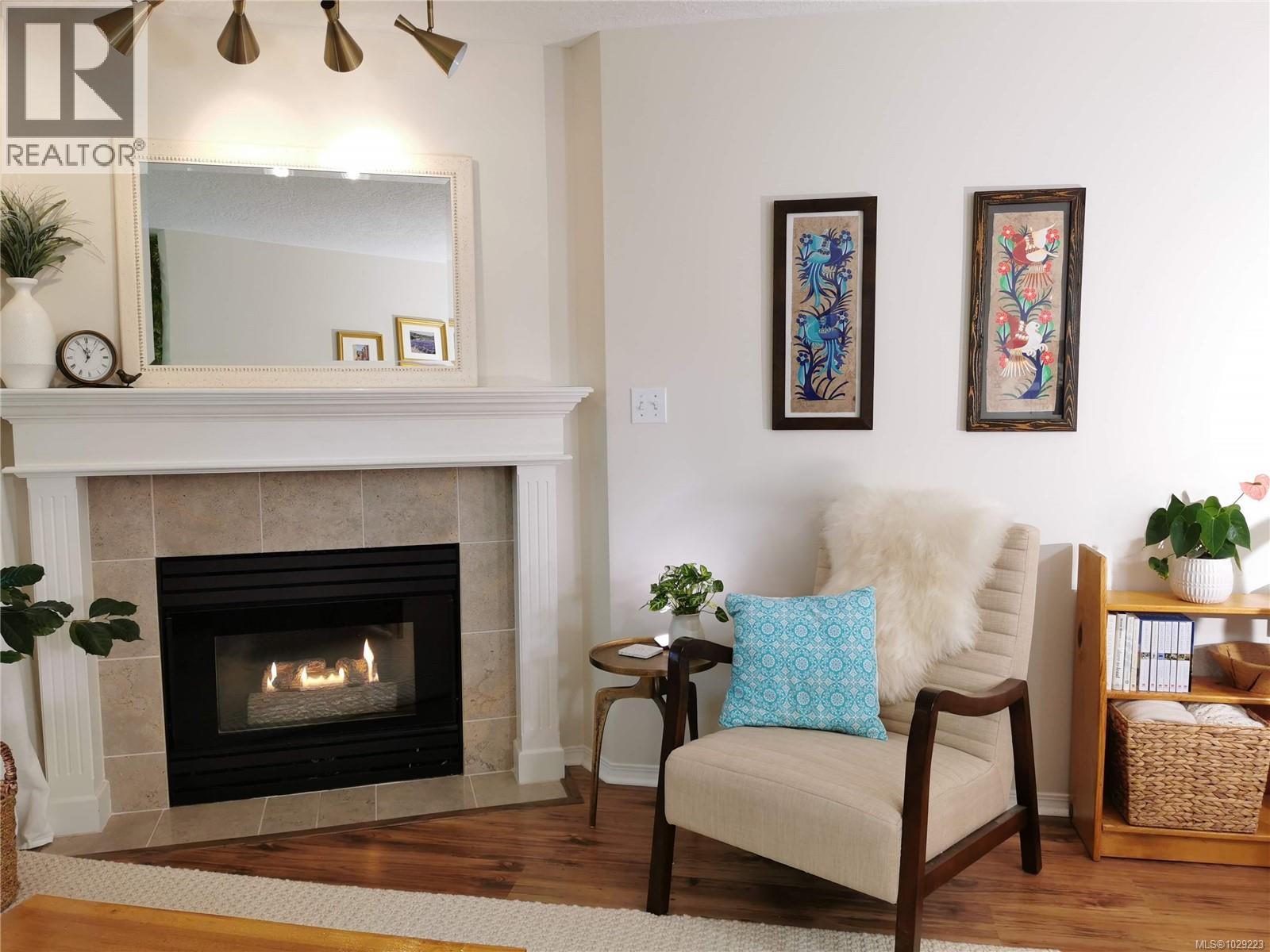 304 494 Marsett Place, Saanich