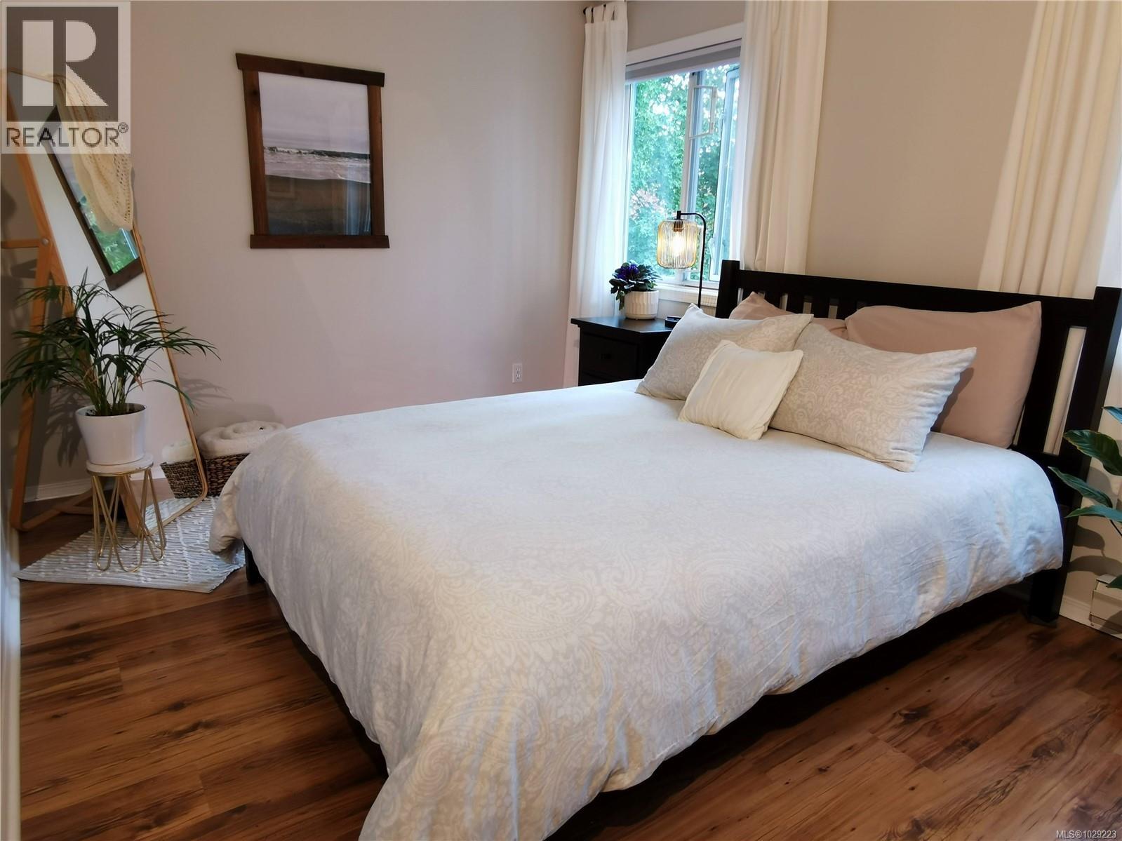 304 494 Marsett Place, Saanich