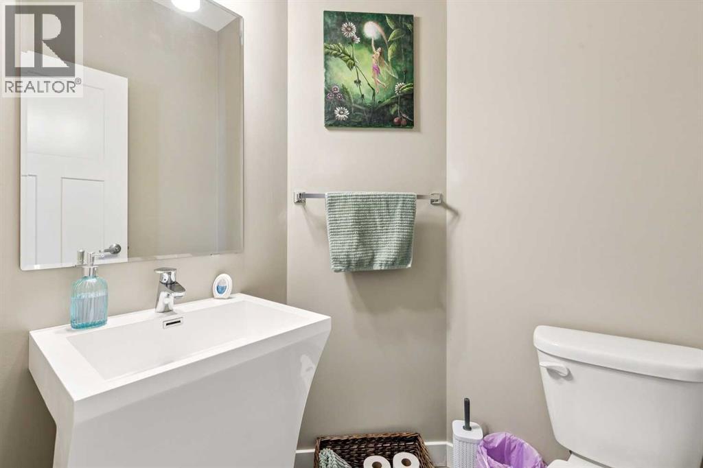 Single Family House for Sale in  Evanston Manor NW Evanston Calgary 