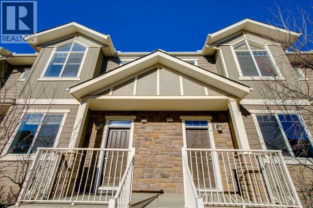 Single Family House for Sale in  Evanston Manor NW Evanston Calgary 