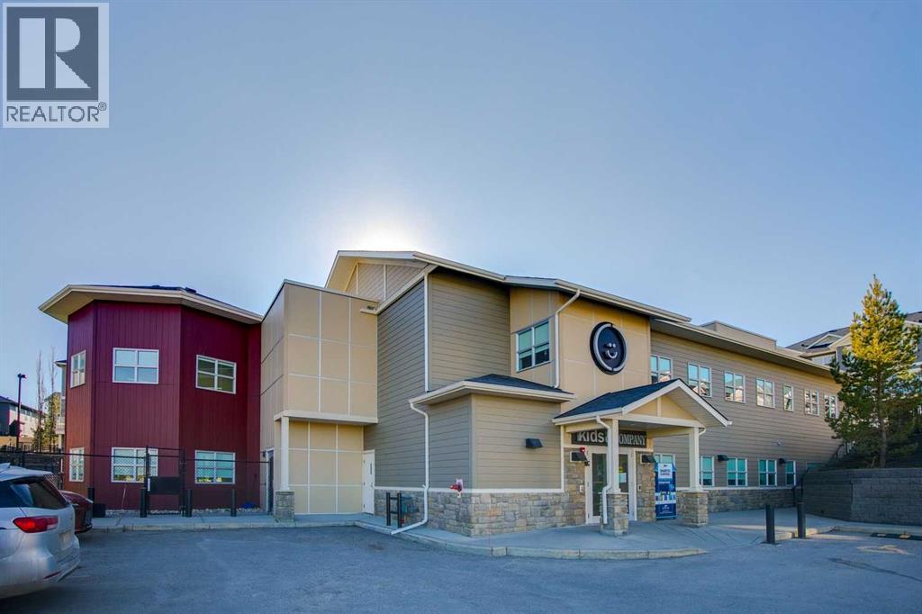 Single Family House for Sale in  Evanston Manor NW Evanston Calgary 