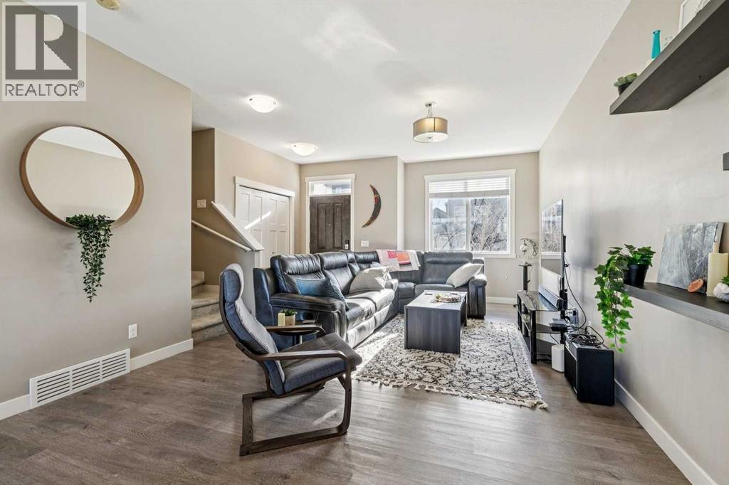 Single Family House for Sale in  Evanston Manor NW Evanston Calgary 