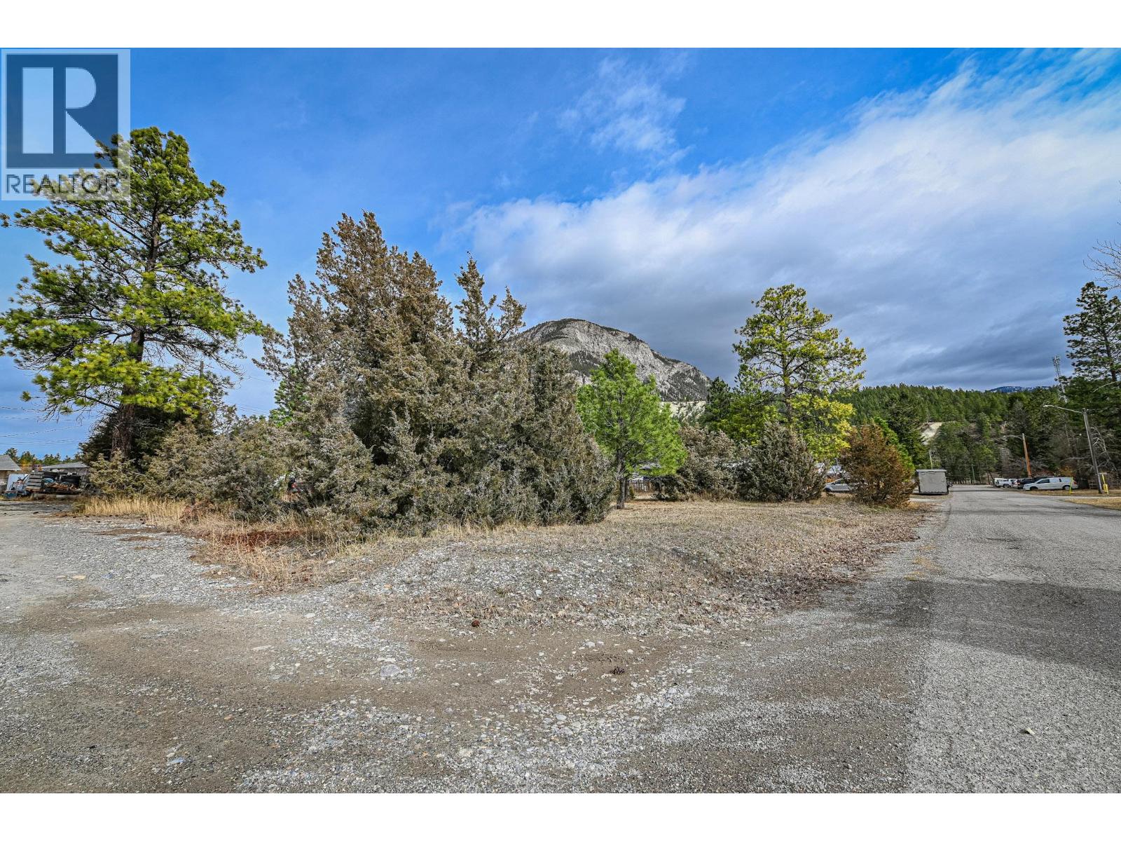 4963 Spruce Avenue, Canal Flats