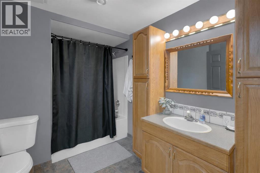 108 West Terrace Bay, Cochrane