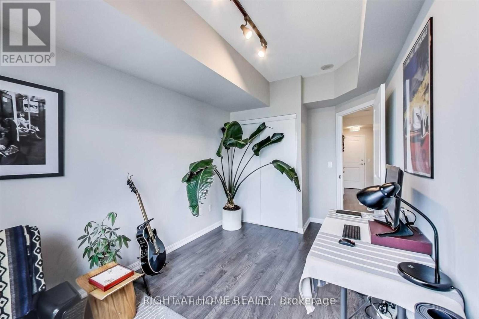 #2401 75 EAST LIBERTY STREET - 18