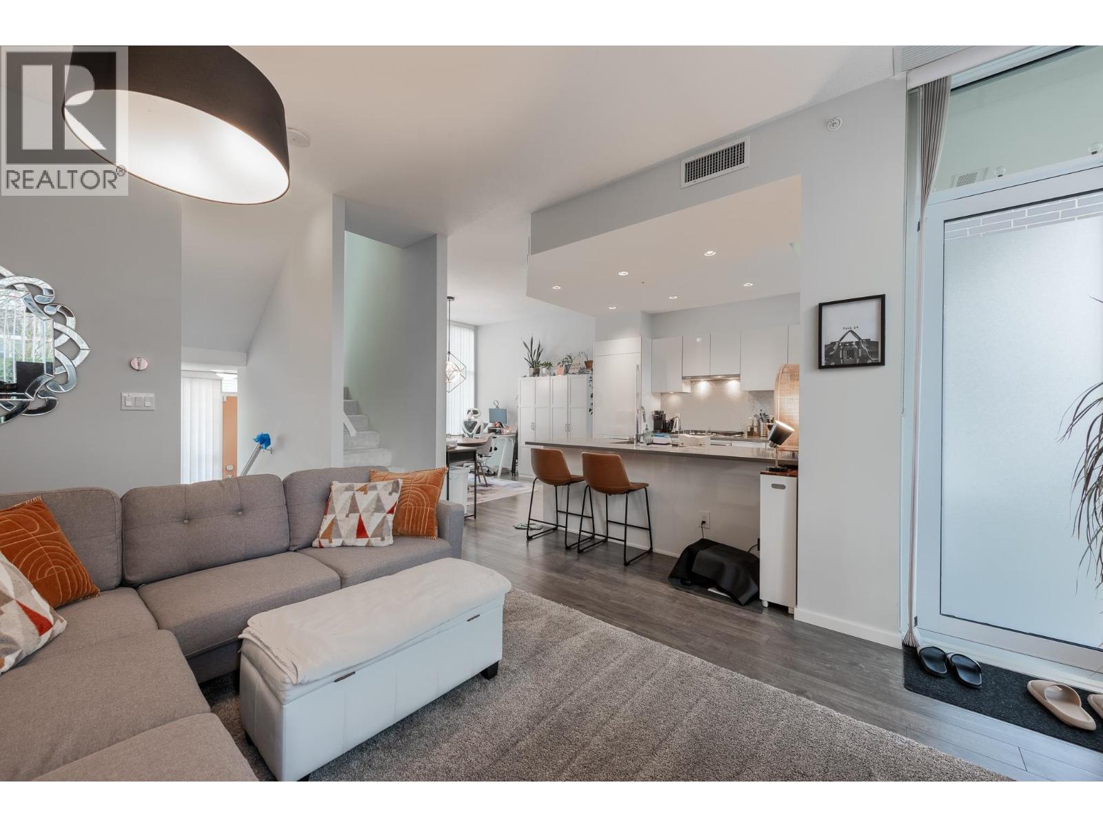 5822 PATTERSON AVENUE