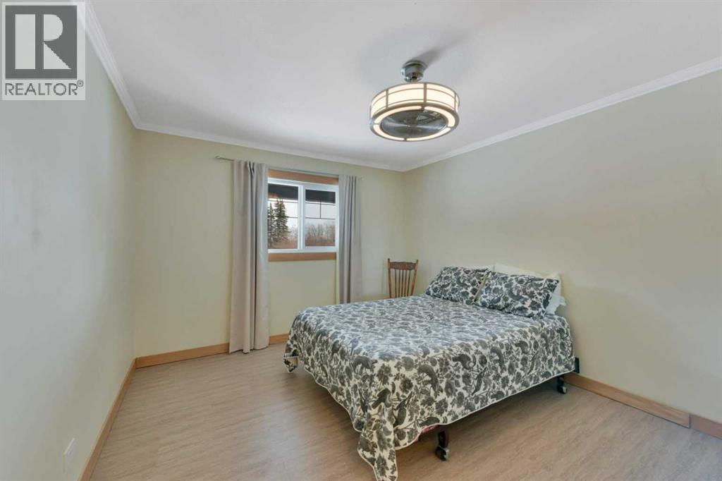 27137 Highway 42, Rural Red Deer County