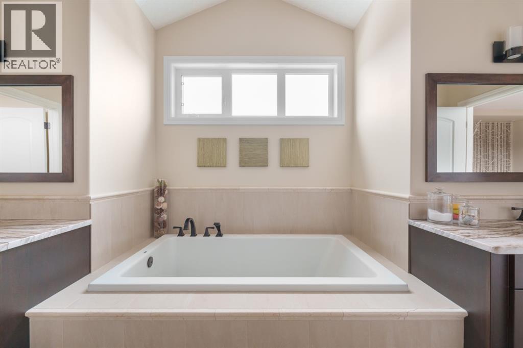 Single Family House for Sale in  Fortress Court SW Springbank Hill Calgary 