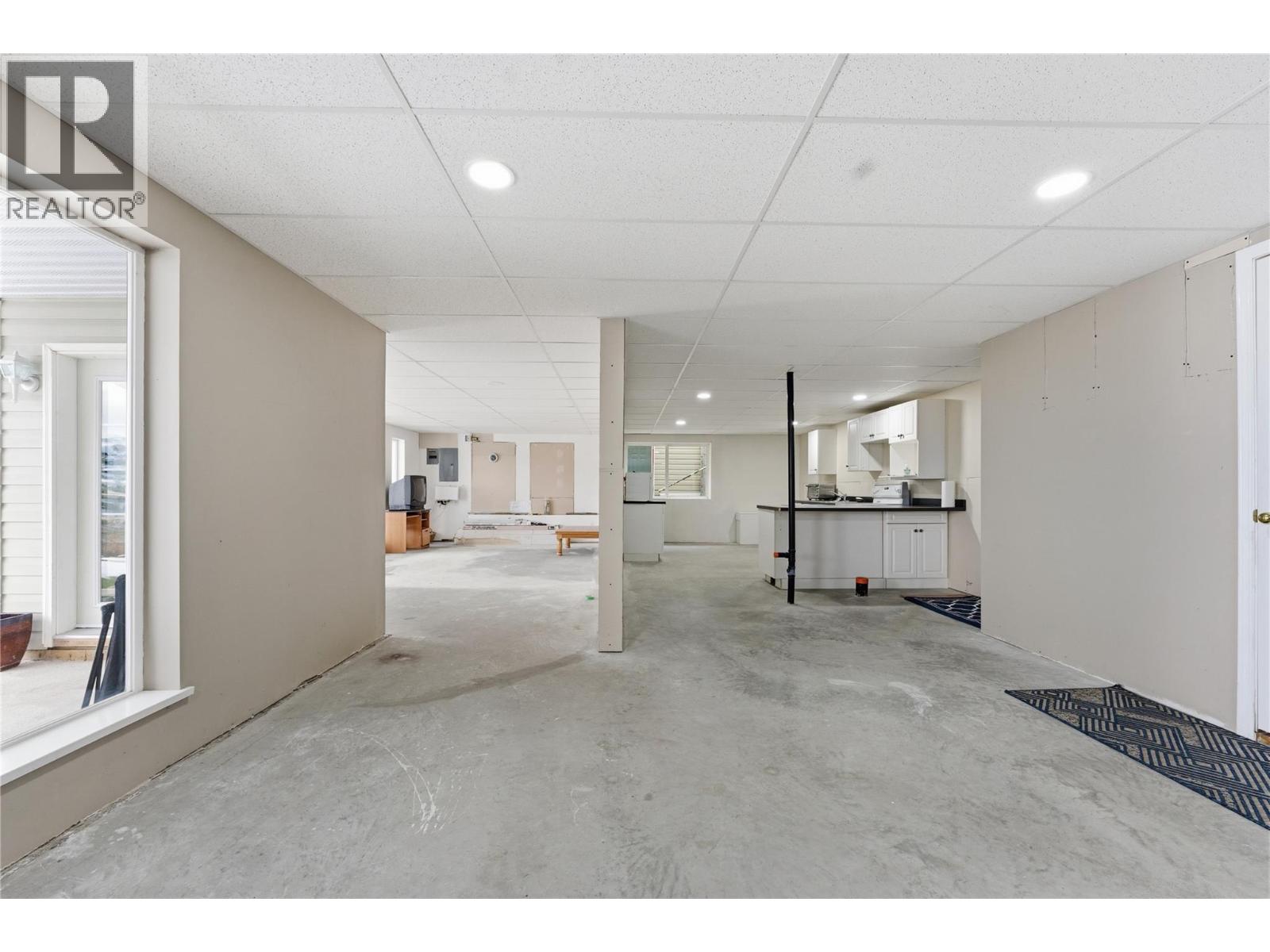  1660 28 Avenue Northeast, Salmon Arm