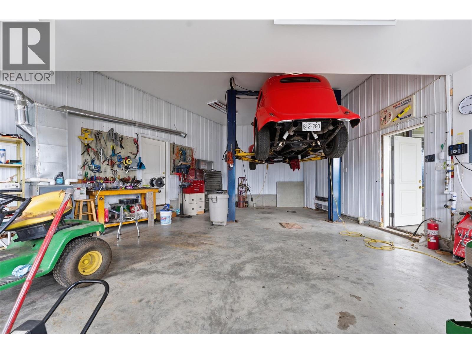  1660 28 Avenue Northeast, Salmon Arm