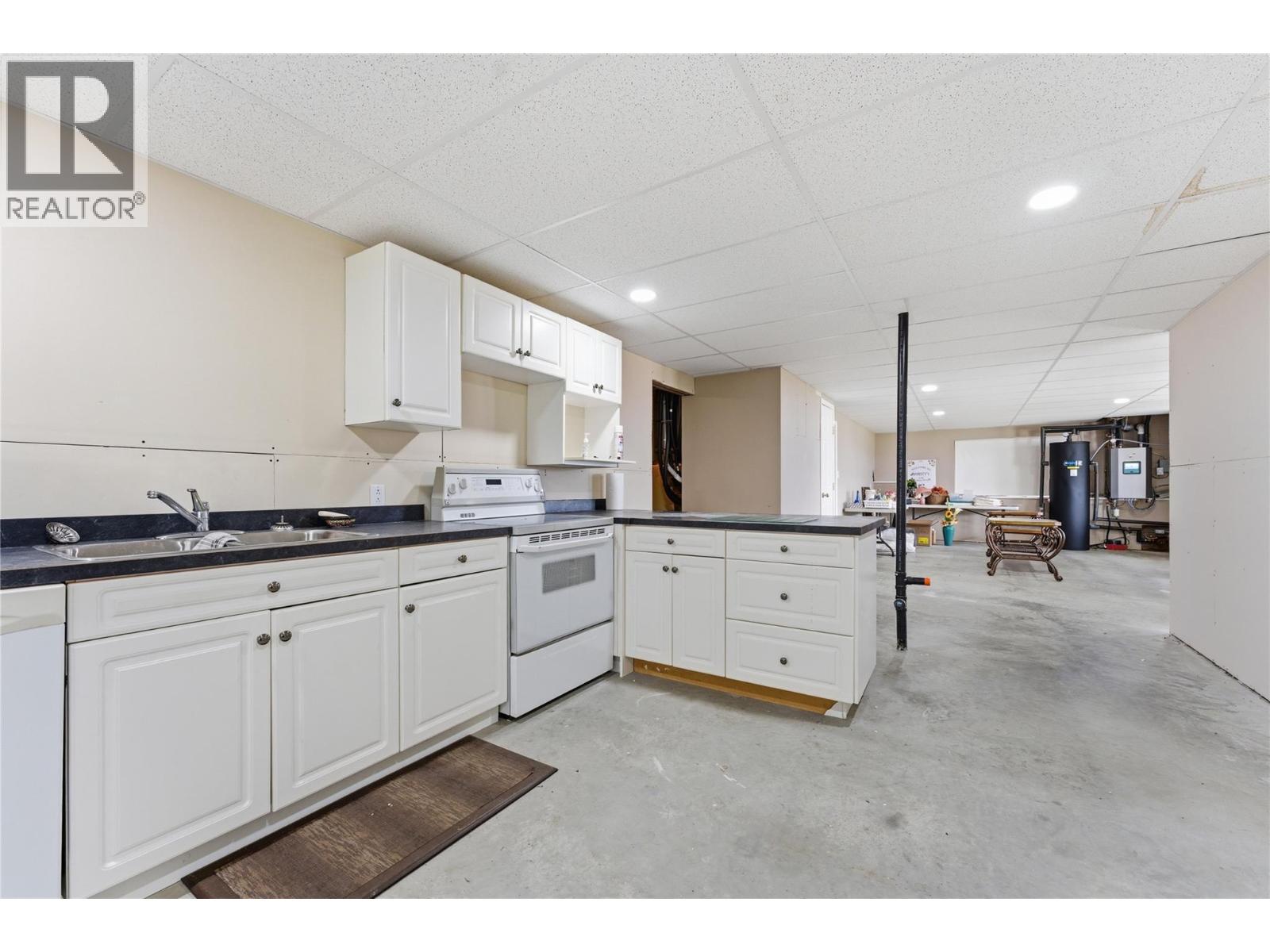  1660 28 Avenue Northeast, Salmon Arm