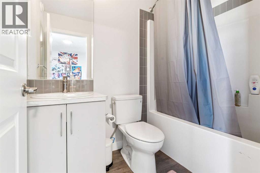 Single Family House 5 Level for Sale in  Lavender Manor SE Rangeview Calgary 