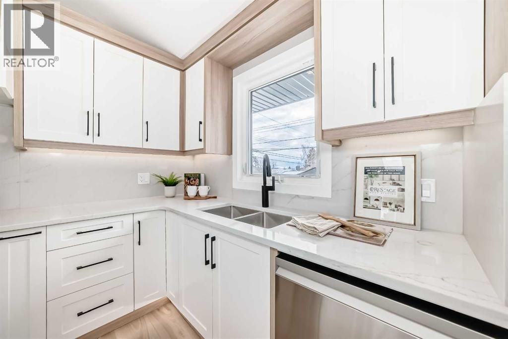 Single Family House Bi-level for Sale in  Lake Sundance Place SE Lake Bonavista Calgary 