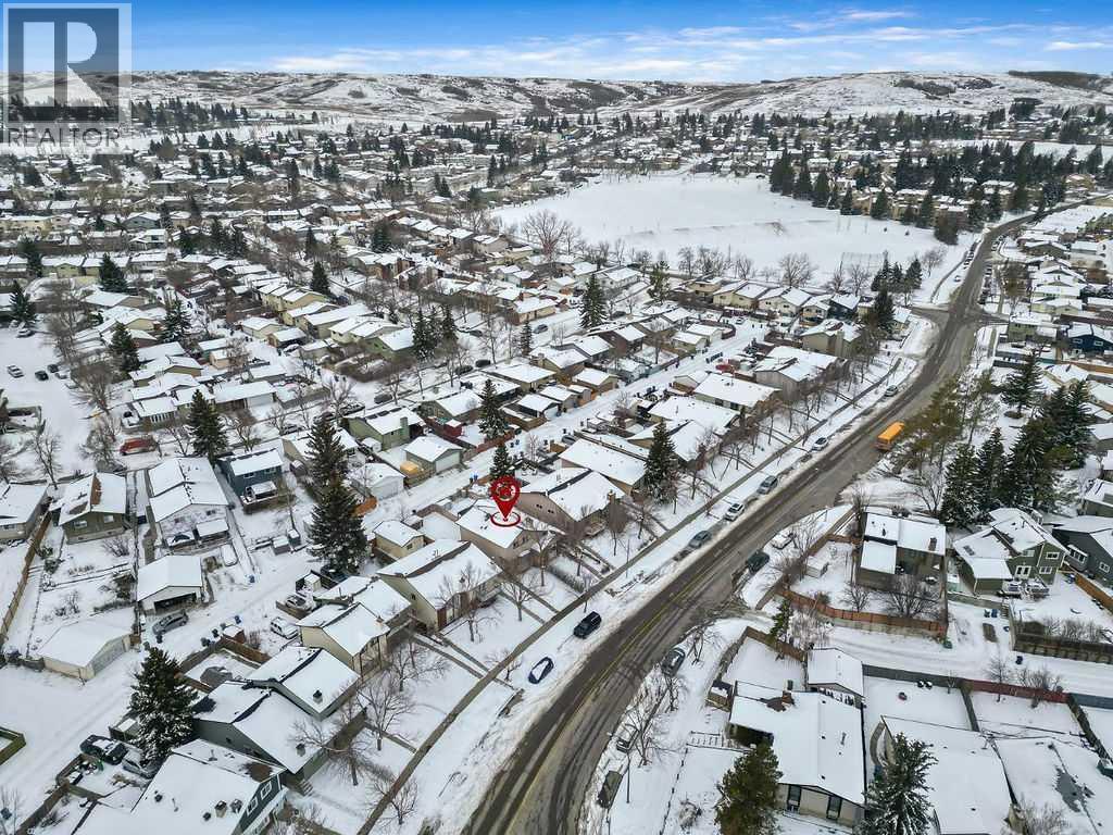 Single Family House for Sale in  Berwick Drive NW Beddington Heights Calgary 