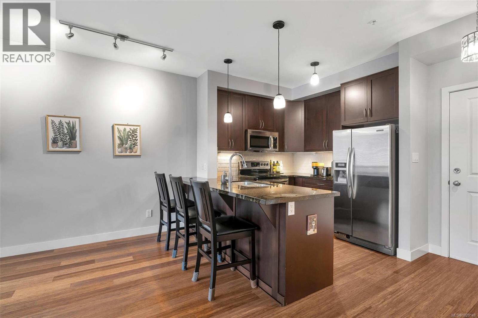 #304 611 GOLDSTREAM AVE - 11