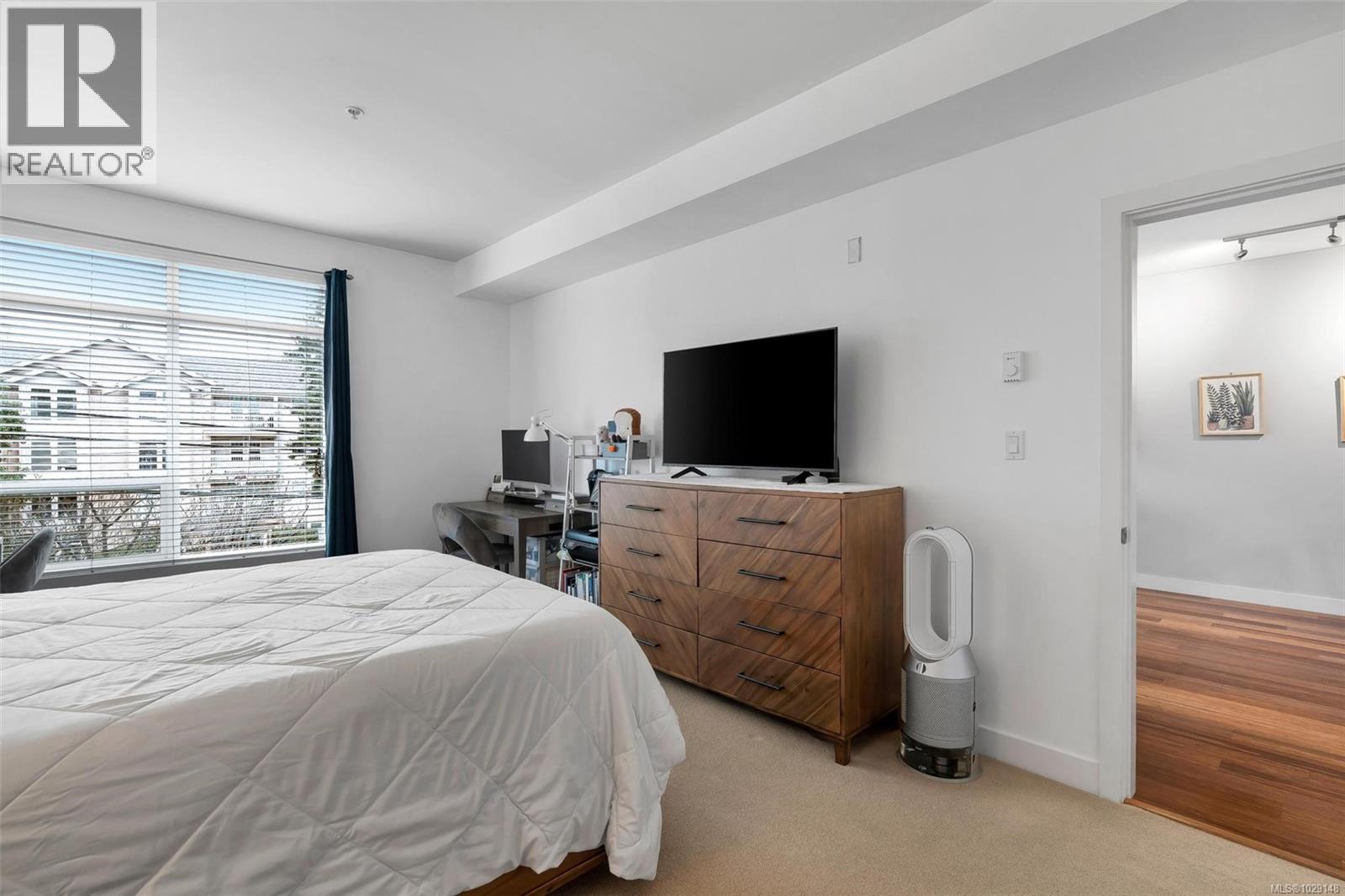 #304 611 GOLDSTREAM AVE - 14