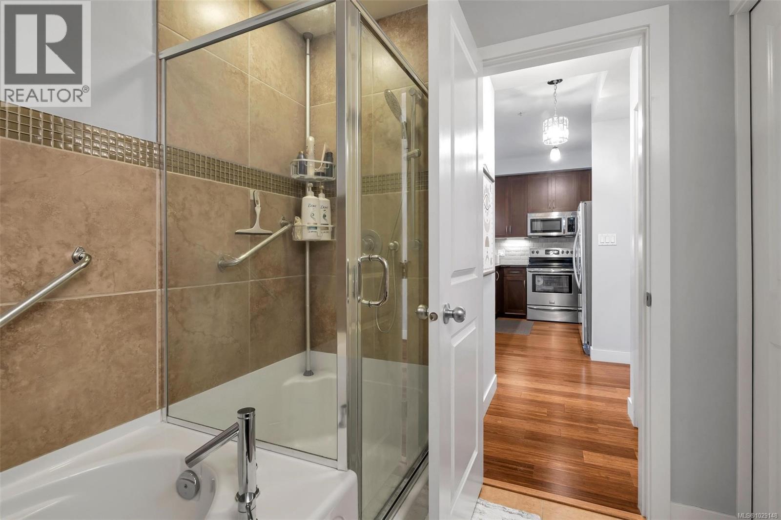 #304 611 GOLDSTREAM AVE - 17