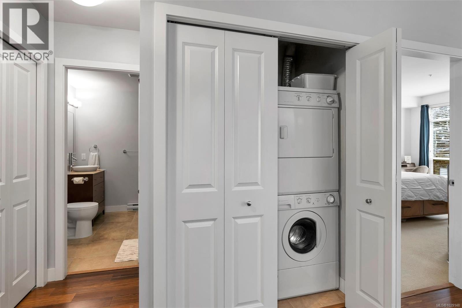 #304 611 GOLDSTREAM AVE - 18