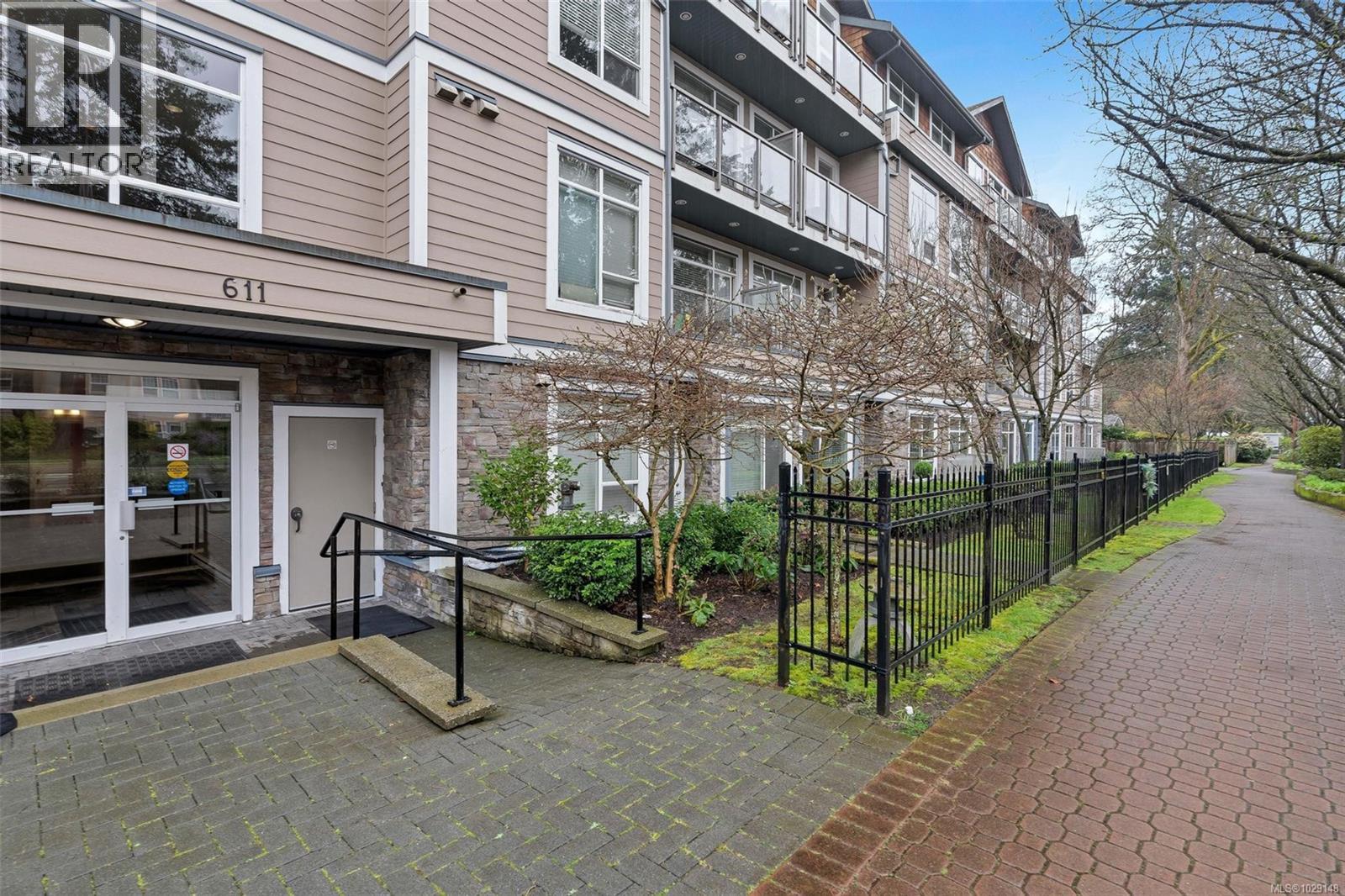 #304 611 GOLDSTREAM AVE - Image 2