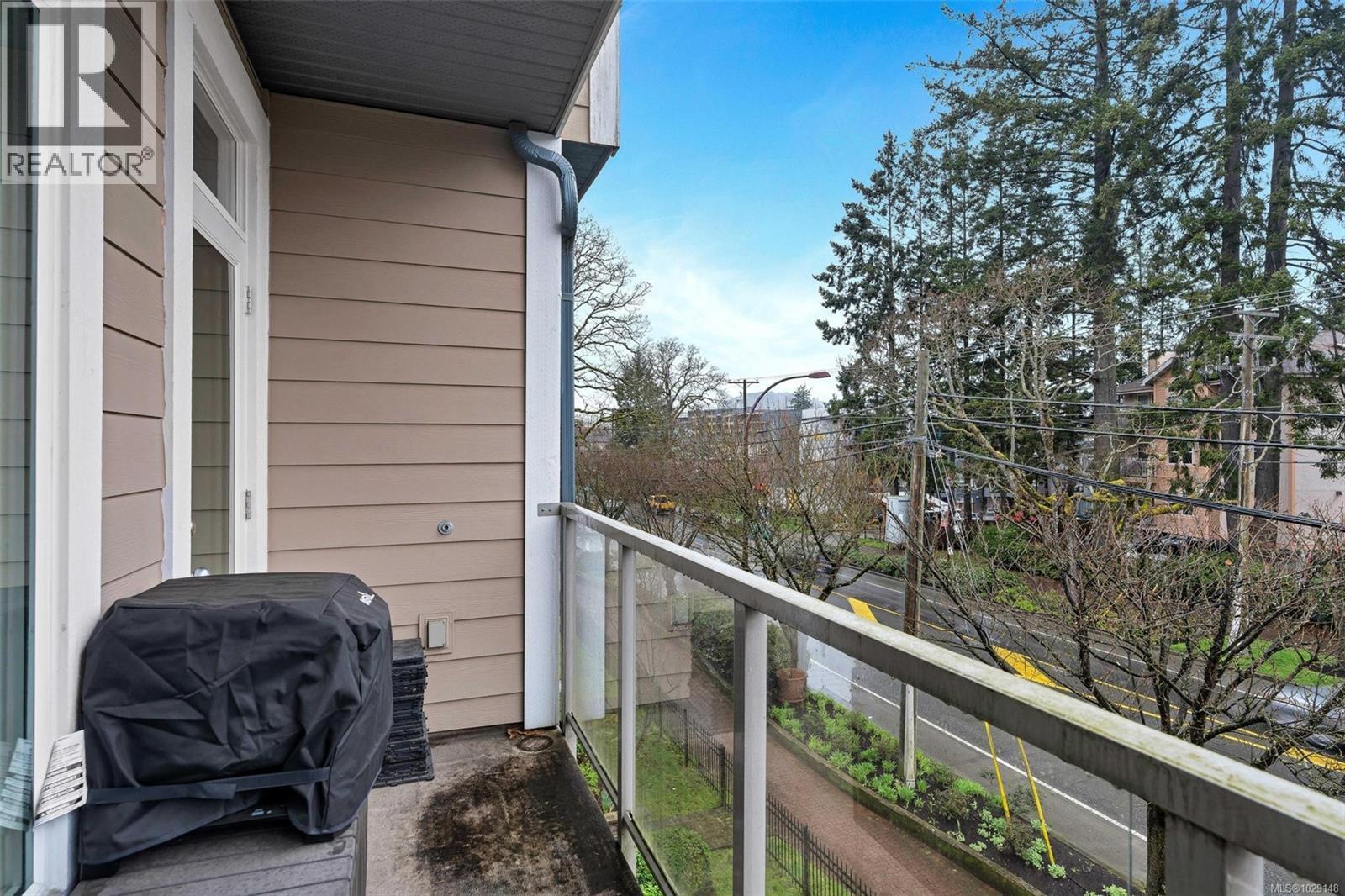 #304 611 GOLDSTREAM AVE - 27