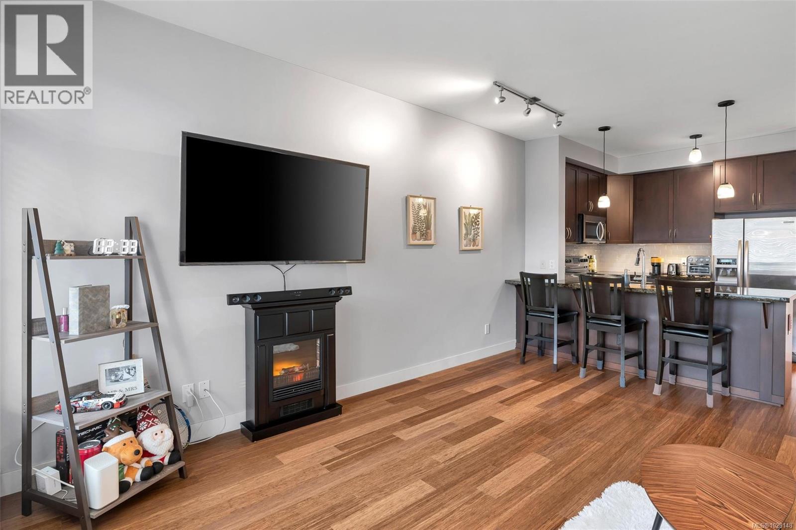 #304 611 GOLDSTREAM AVE - 4