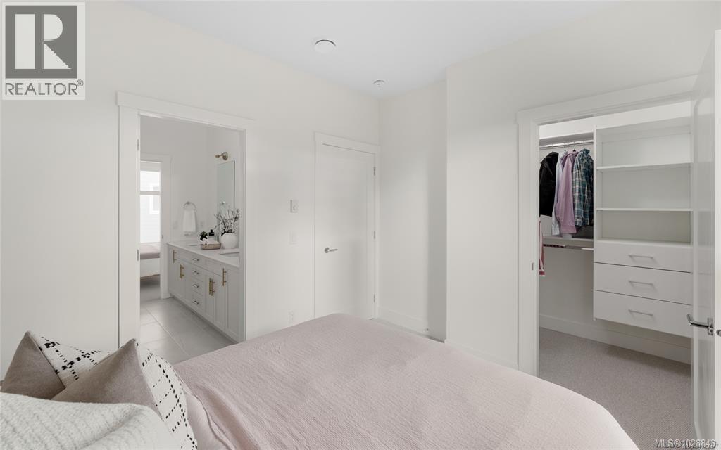 #1 2538 Shelbourne St - 19