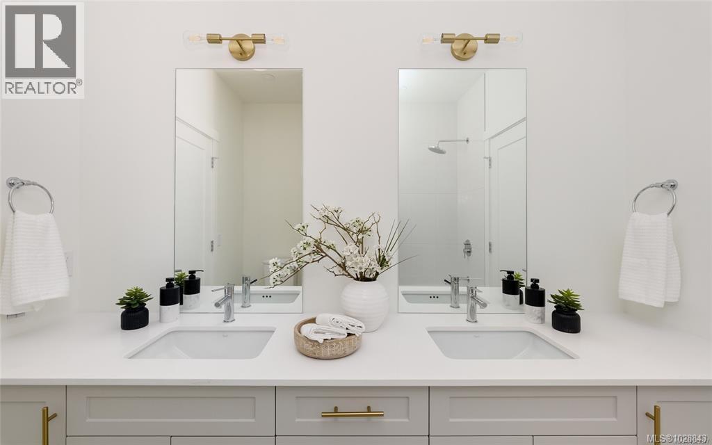 1 2538 Shelbourne St, Victoria