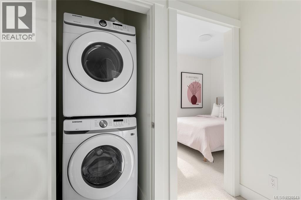 1 2538 Shelbourne St, Victoria