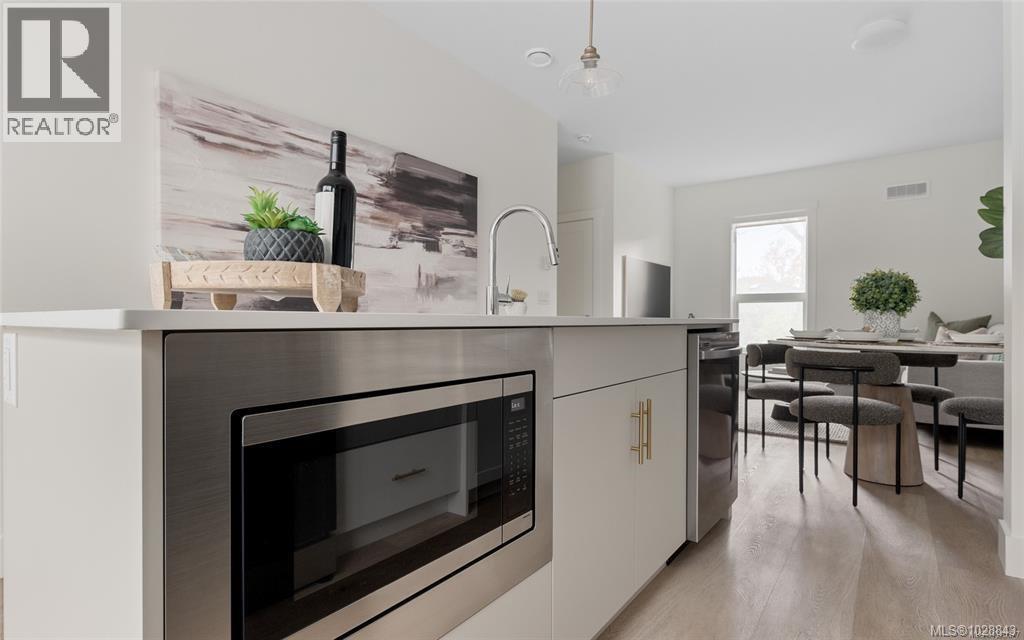 #1 2538 Shelbourne St - 6