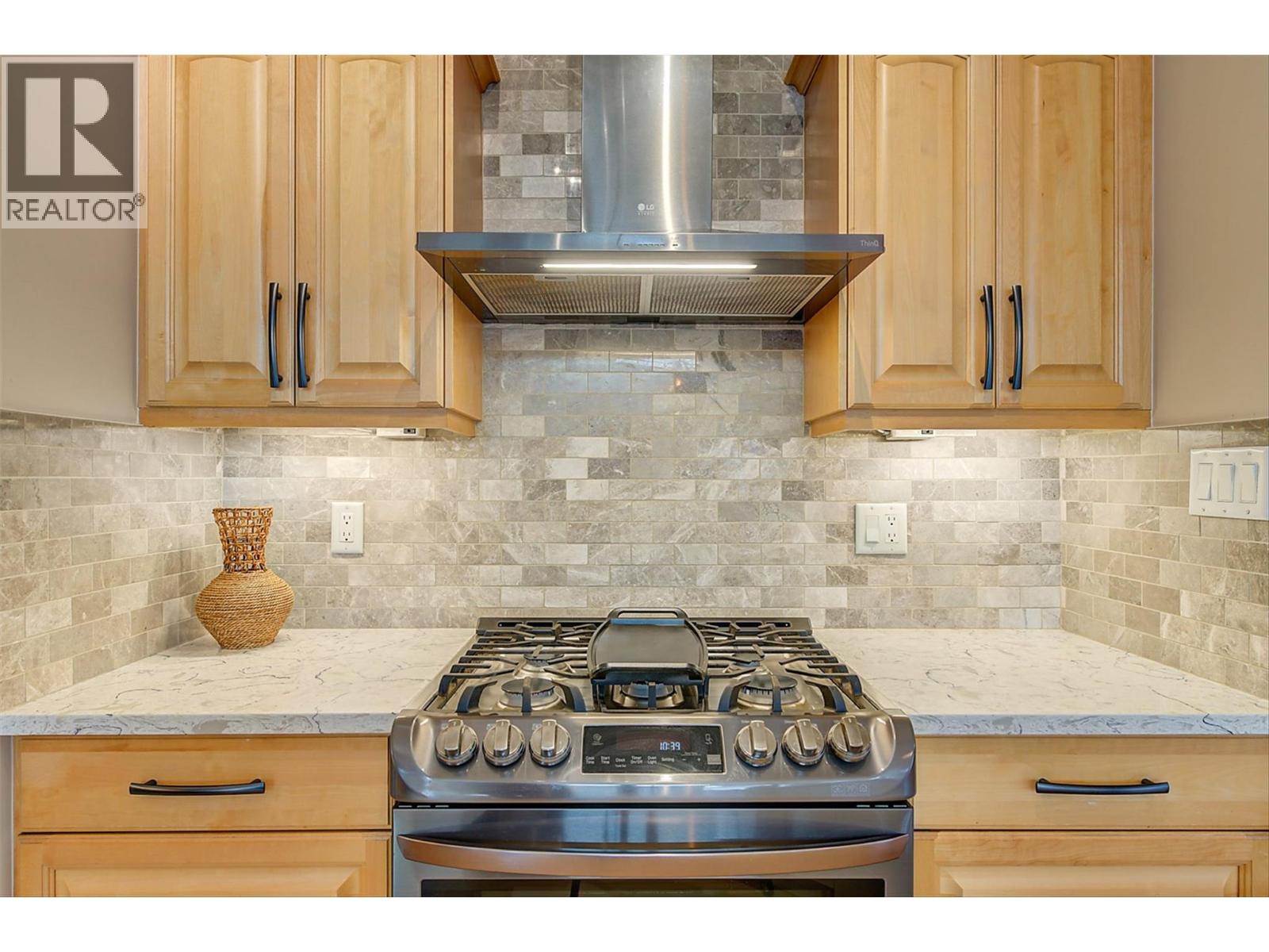 174 Jewell Place, Summerland