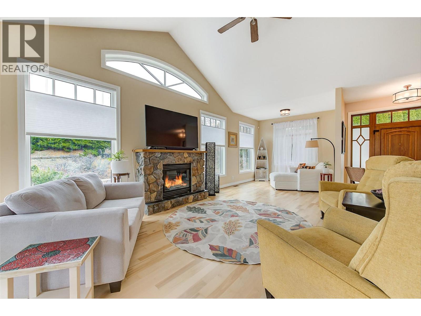 174 Jewell Place, Summerland