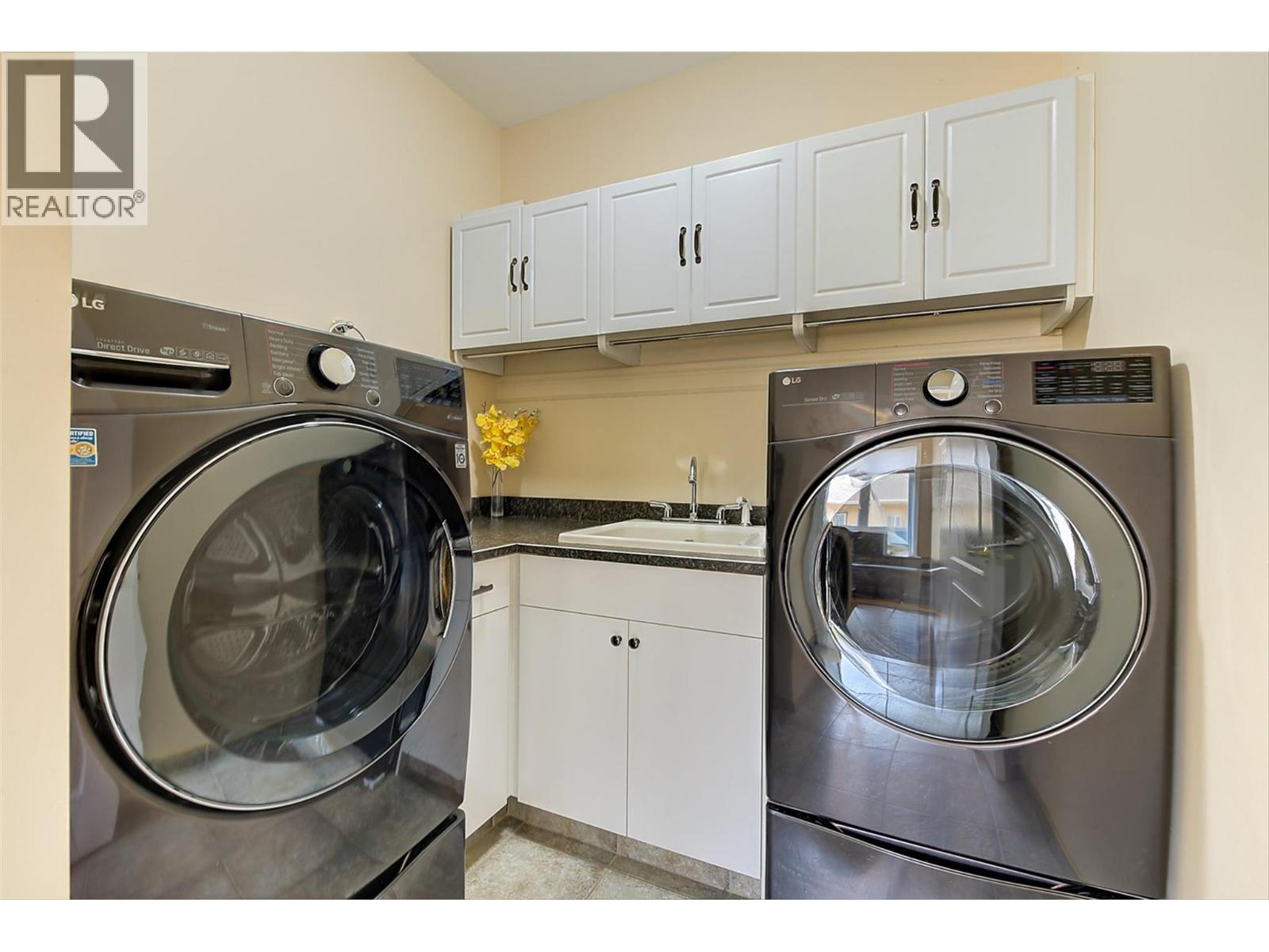 174 Jewell Place, Summerland