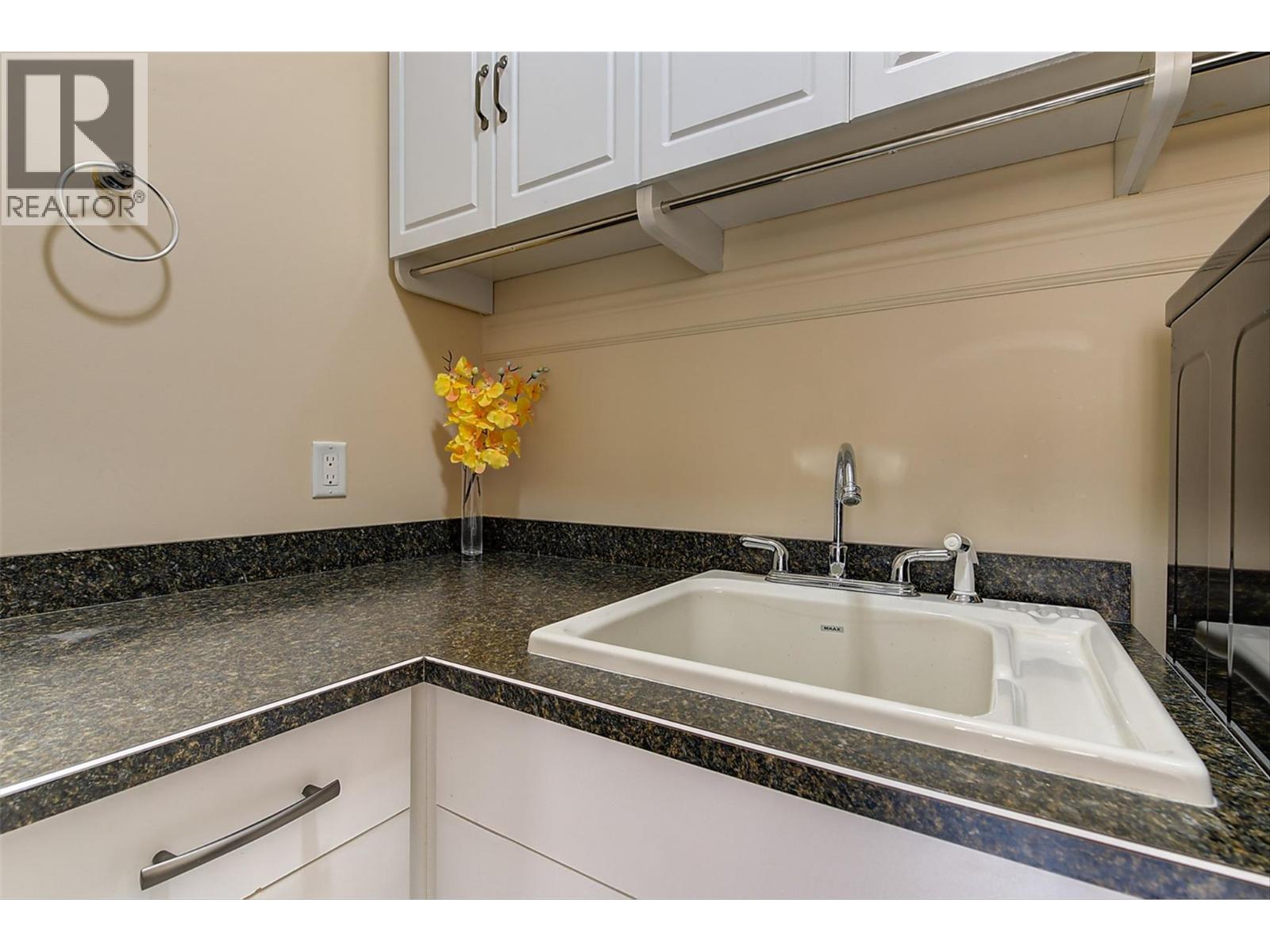 174 Jewell Place, Summerland