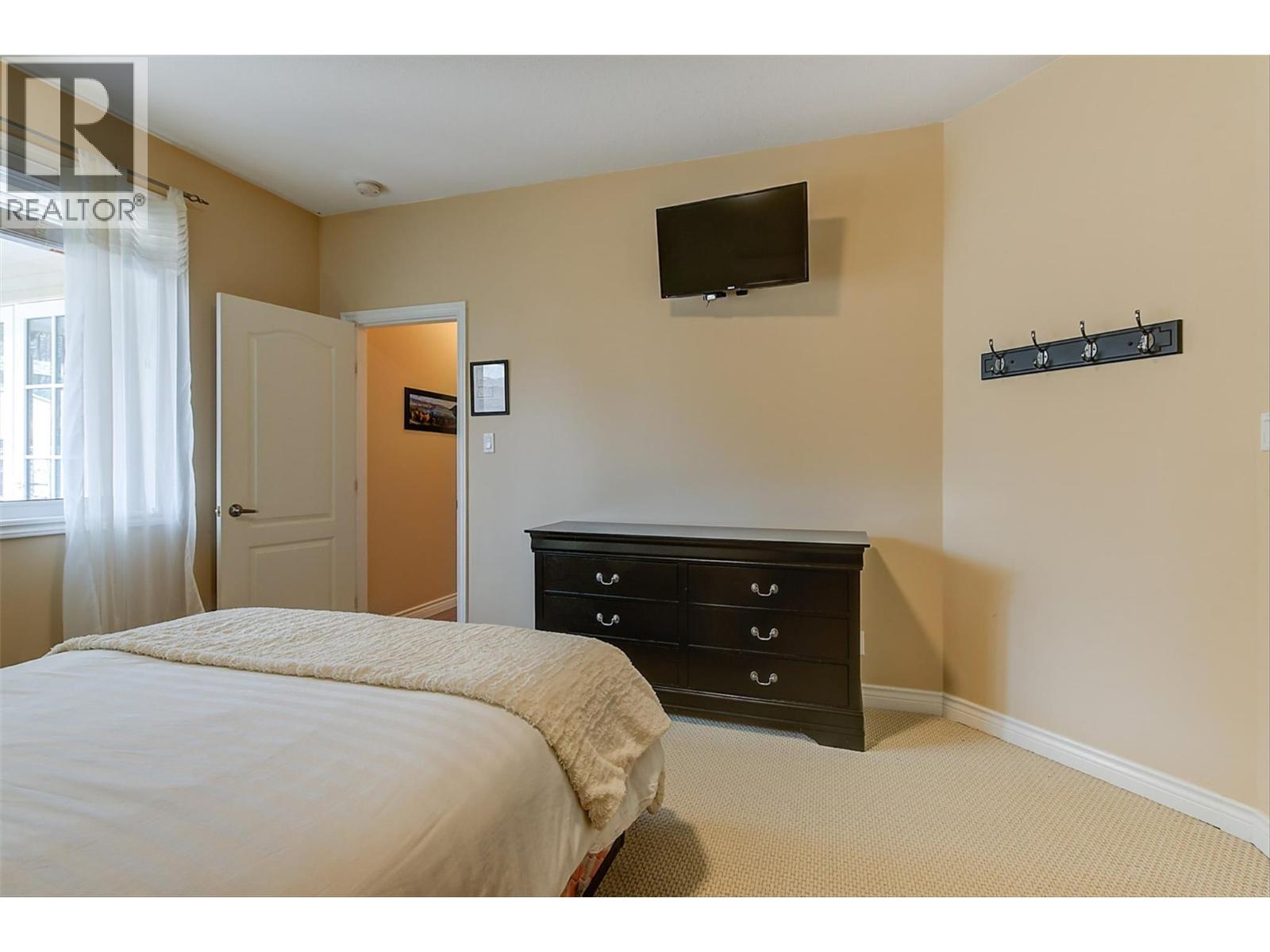 174 Jewell Place, Summerland