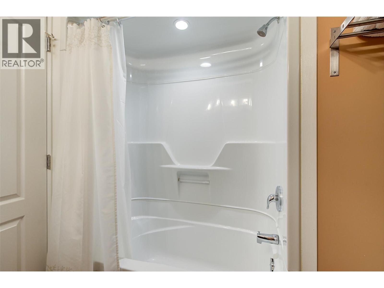 174 Jewell Place, Summerland