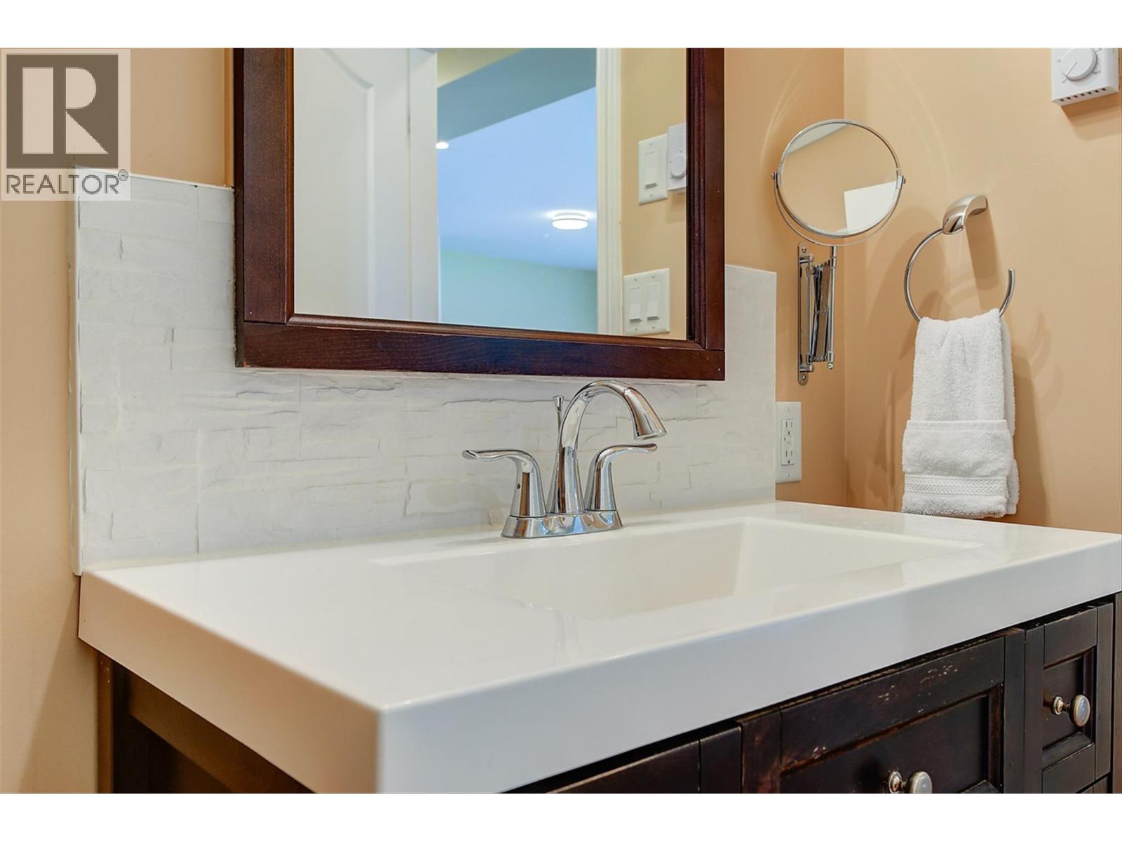 174 Jewell Place, Summerland