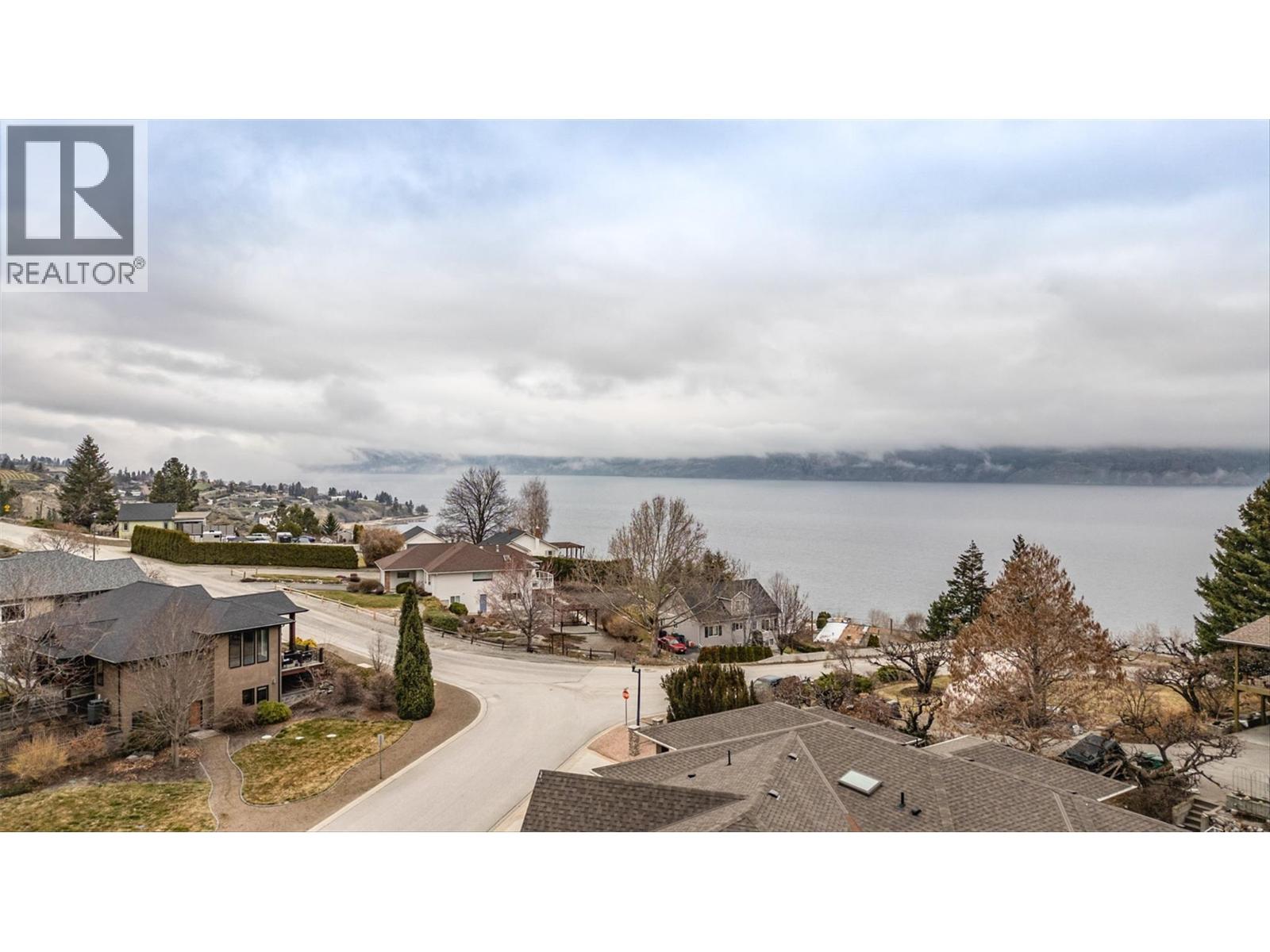 174 Jewell Place, Summerland