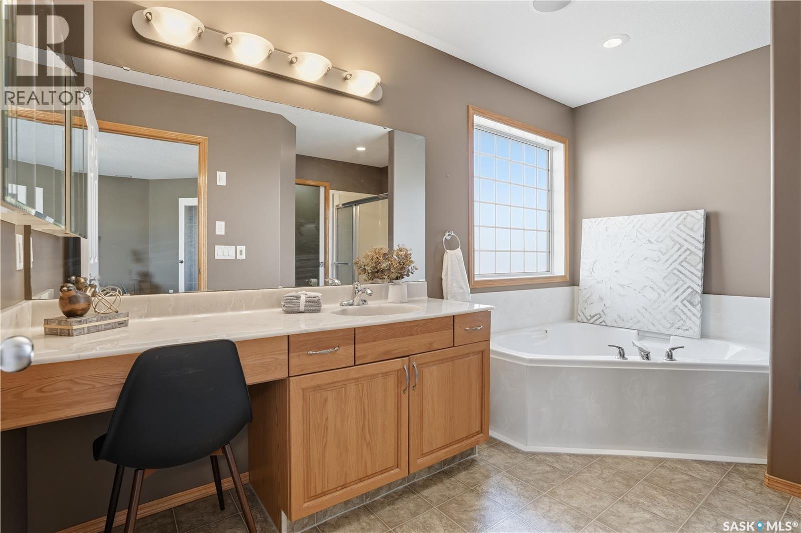 Single Family House Bi-level for Sale in  SUNNINGHILL CRESCENT Regina 