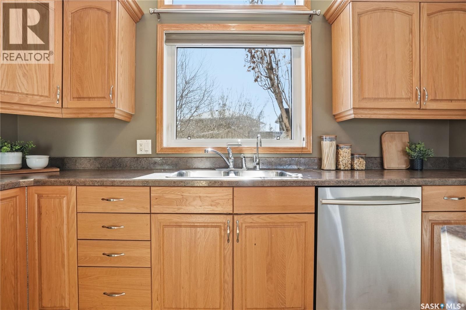 Single Family House Bi-level for Sale in  SUNNINGHILL CRESCENT Regina 